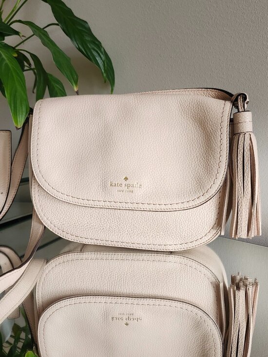 kate spade Handbags - Kate Spade New York Pebbled Leather Crossbody Bag Tassel Beige Saddle Purse